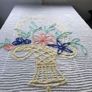 Vintage chenille bedspread coverlet   87x 103
